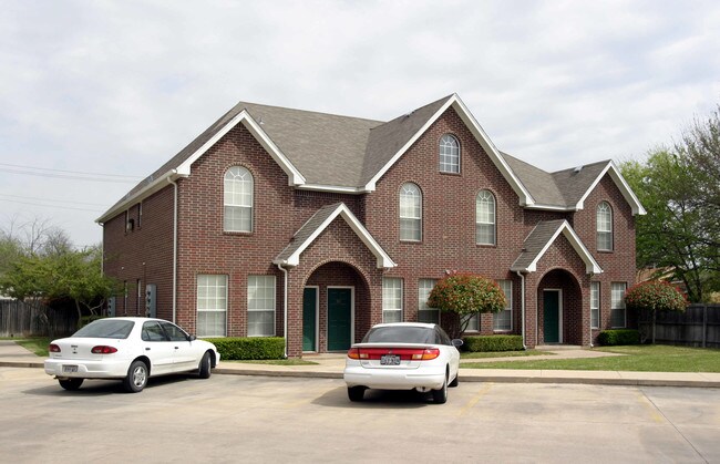 Bellmere Apartments in Denton, TX - Foto de edificio - Building Photo