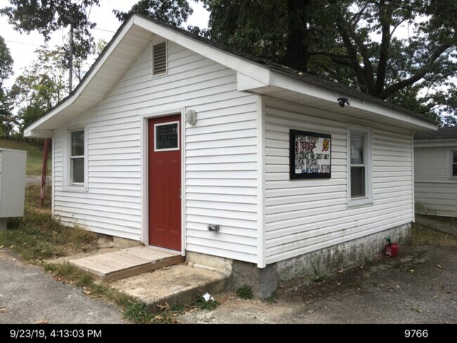 1926 E Main St in Salem, VA - Foto de edificio - Building Photo