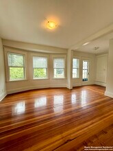 68 Putnam St, Unit 2 in Watertown, MA - Foto de edificio - Building Photo