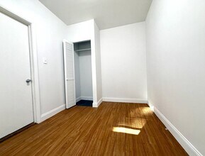 46 W 9th St in Bayonne, NJ - Foto de edificio - Building Photo