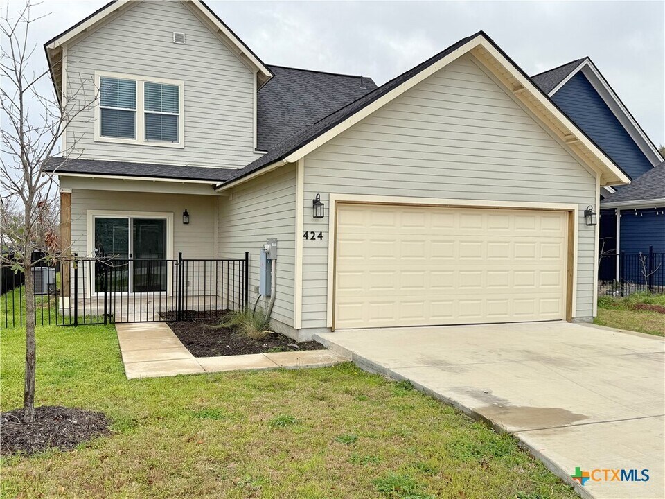 424 Stagecoach Trail in San Marcos, TX - Foto de edificio
