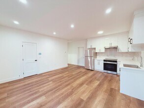 16676-1617A 17a Ave in Surrey, BC - Building Photo - Building Photo