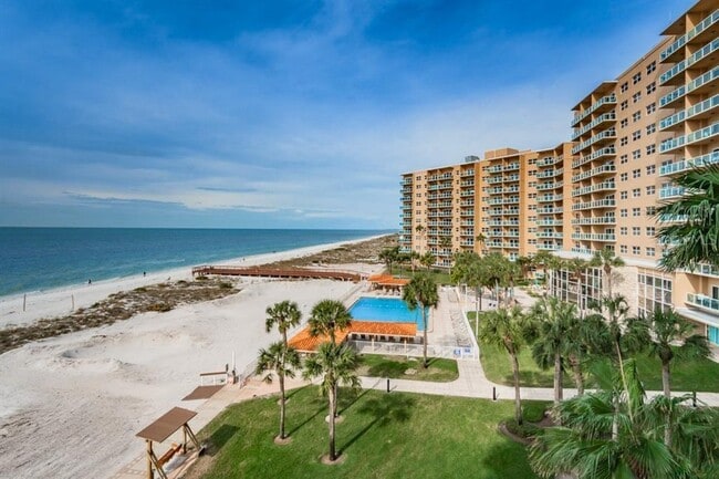 880 Mandalay Ave, Unit S403 in Clearwater Beach, FL - Building Photo - Building Photo