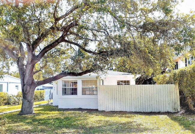 214 NE 11th St in Delray Beach, FL - Building Photo - Building Photo