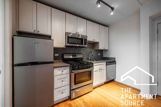 2832 W Palmer St, Unit 209 in Chicago, IL - Building Photo - Building Photo