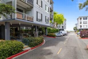 Watergate in Emeryville, CA - Building Photo