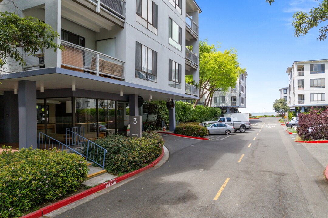 Watergate in Emeryville, CA - Building Photo