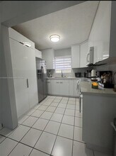 7965 W 30th Ct, Unit 210 in Hialeah, FL - Foto de edificio - Building Photo
