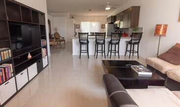 608 Lake Wellington Dr in Wellington, FL - Building Photo - Building Photo