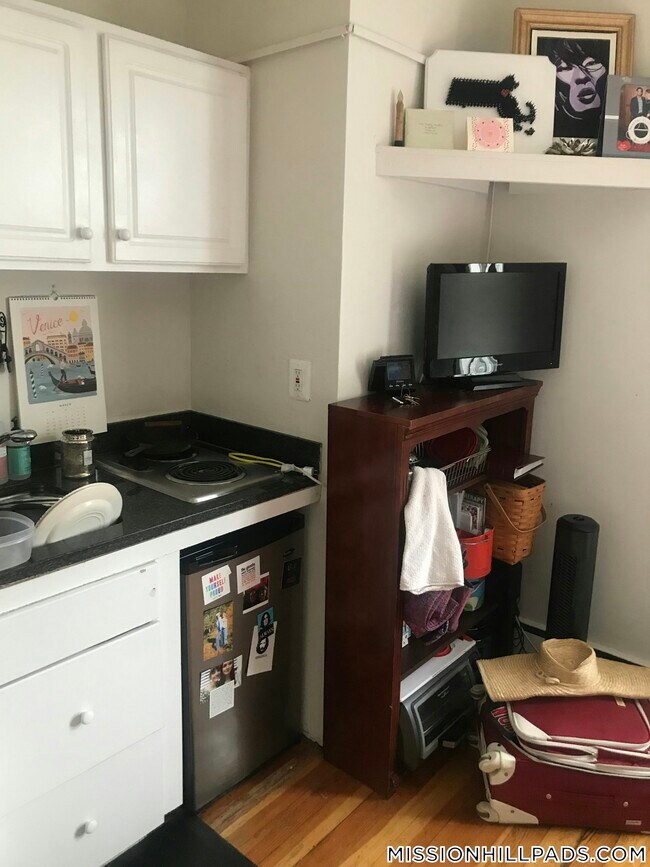 28 S Huntington Ave, Unit 300 in Boston, MA - Building Photo - Building Photo