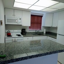 2930 Crosley Dr E in West Palm Beach, FL - Building Photo - Building Photo