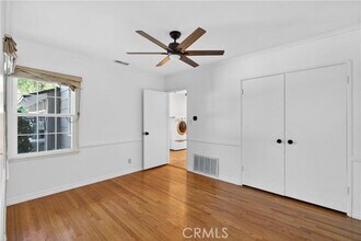 5007 Canoga Ave in Los Angeles, CA - Building Photo - Building Photo