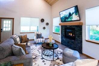 235 Paradise Dr, Unit SI ID1035921P in Ashford, WA - Building Photo - Building Photo