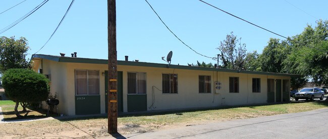 Campus Garden Apartments in Merced, CA - Building Photo - Building Photo