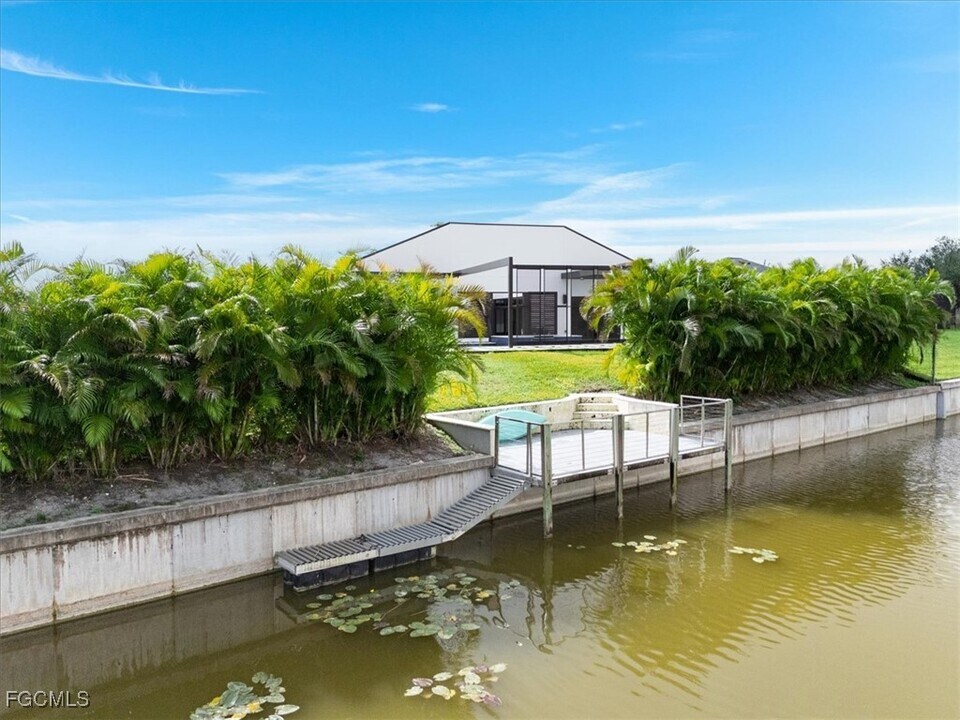 1817 SW 11th Terrace in Cape Coral, FL - Building Photo