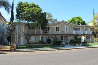 Maison Felicia in Tarzana, CA - Building Photo - Building Photo