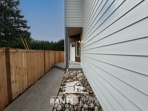 15539-15533 Washington Ave SE in Yelm, WA - Building Photo - Building Photo