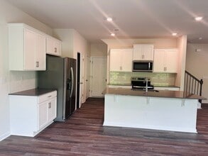 3740 13th St NE in Hickory, NC - Building Photo - Building Photo