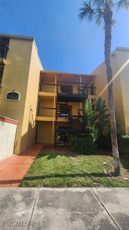 2845 Winkler Ave in Ft. Myers, FL - Building Photo - Building Photo