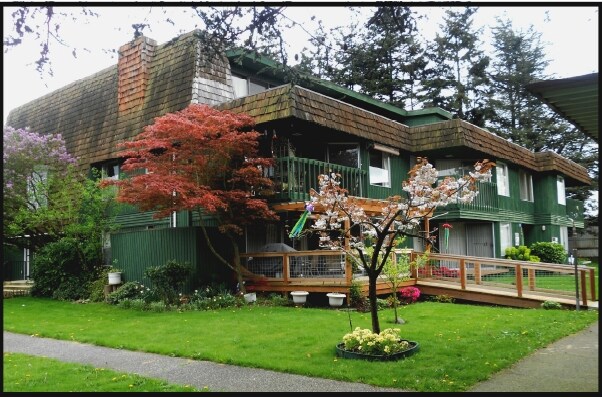 300 Hulbush Ln in Burlington, WA - Foto de edificio