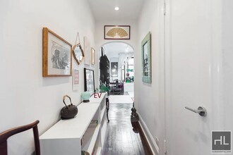 WEST 72 STREET in New York, NY - Building Photo - Building Photo