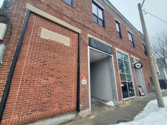 173 Border St, Unit 3 in Boston, MA - Building Photo - Building Photo