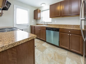 1516 Collegewood Ln in Cincinnati, OH - Building Photo - Building Photo