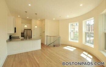 877 Beacon St in Boston, MA - Foto de edificio - Building Photo
