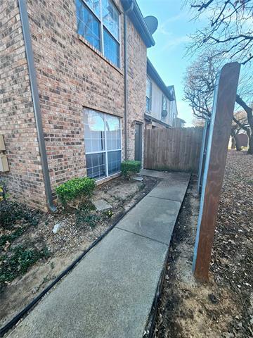 4004 W Pioneer Dr in Irving, TX - Building Photo