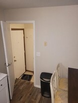 208 W Pine Ave in Mitchell, SD - Building Photo