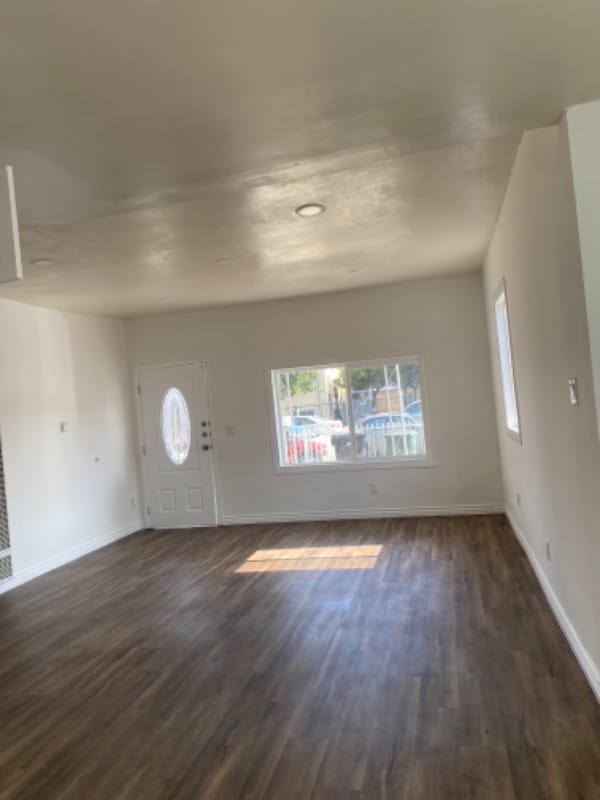 1616 E 87th St in Los Angeles, CA - Building Photo - Building Photo