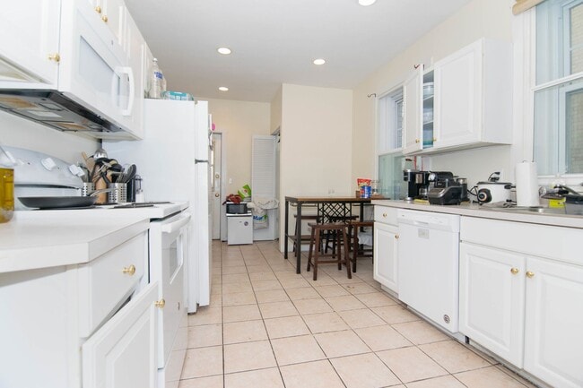 60 Gibbs St in Brookline, MA - Building Photo - Building Photo