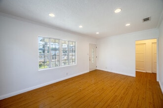 10645 Mather Ave in Sunland, CA - Building Photo - Building Photo