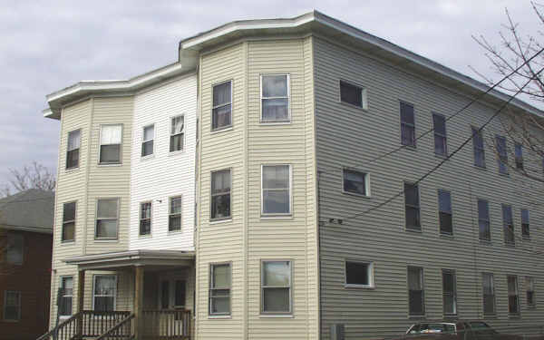 120 Myrtle St in Waltham, MA - Building Photo - Building Photo