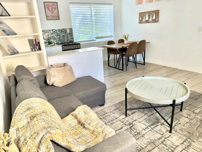 329 Madison St, Unit SI FL2-ID1075805P in Hollywood, FL - Foto de edificio - Building Photo