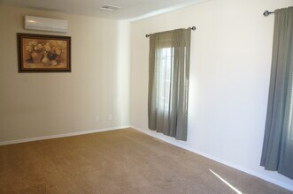 8204 Imperial Lakes St in Las Vegas, NV - Building Photo - Building Photo