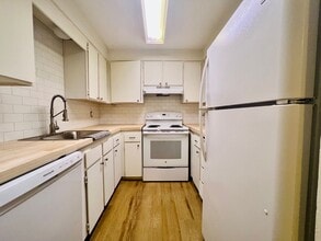 912 NE Hacienda Ct in Gresham, OR - Building Photo - Building Photo