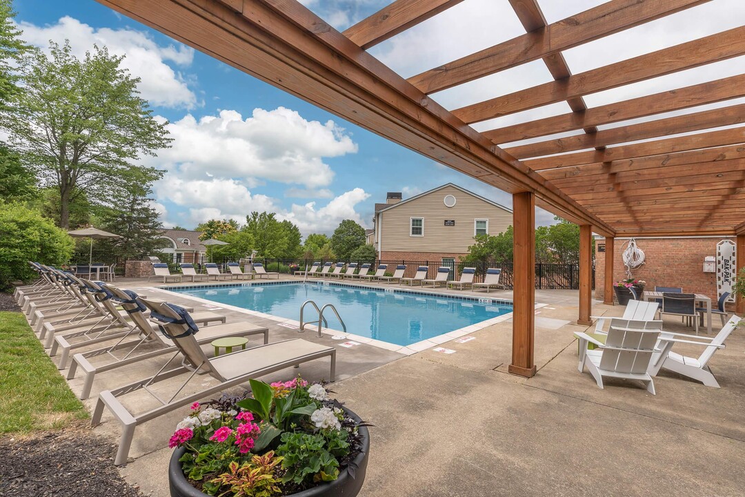 Williamsburg Townhomes in Northfield, OH - Foto de edificio