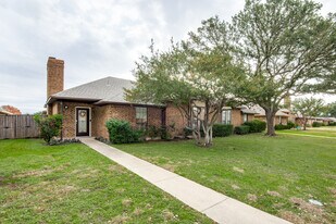 3915 St Christopher Ln in Dallas, TX - Building Photo