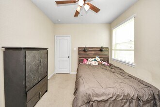 6810 Hunters Trace Ln in Baytown, TX - Building Photo - Building Photo