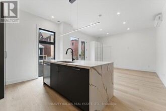 1064 Dufferin St in Toronto, ON - Building Photo - Building Photo