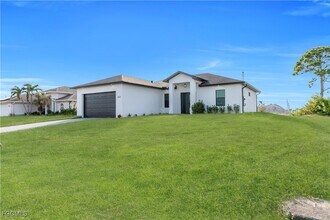 1612 NW 9th Ave in Cape Coral, FL - Building Photo - Building Photo