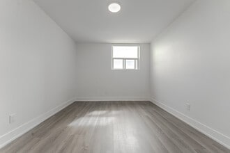 2 Secord Ave in Toronto, ON - Building Photo - Building Photo