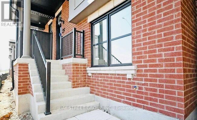 980 Logan Dr in Milton, ON - Building Photo - Building Photo