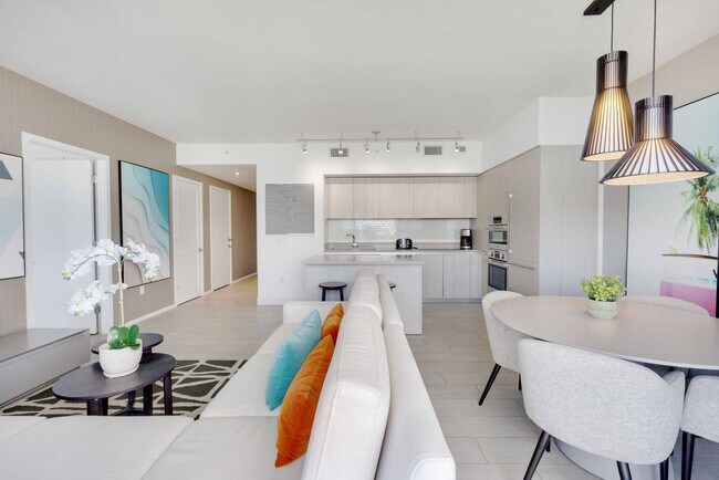 4010 S Ocean Dr in Hollywood, FL - Building Photo - Building Photo