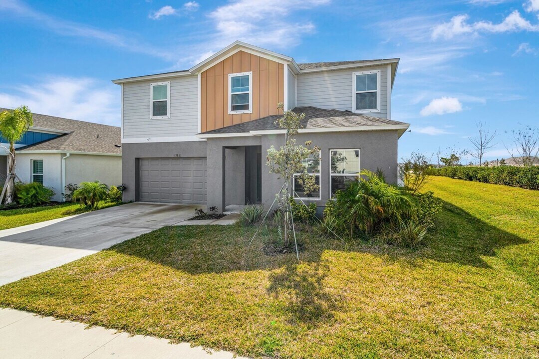 12811 Twin Bridges Dr in Riverview, FL - Foto de edificio