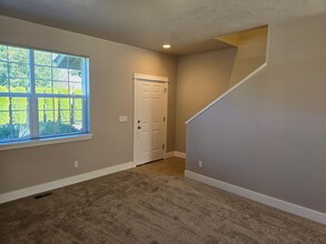 2132 Marlow Ln in Eugene, OR - Building Photo - Building Photo