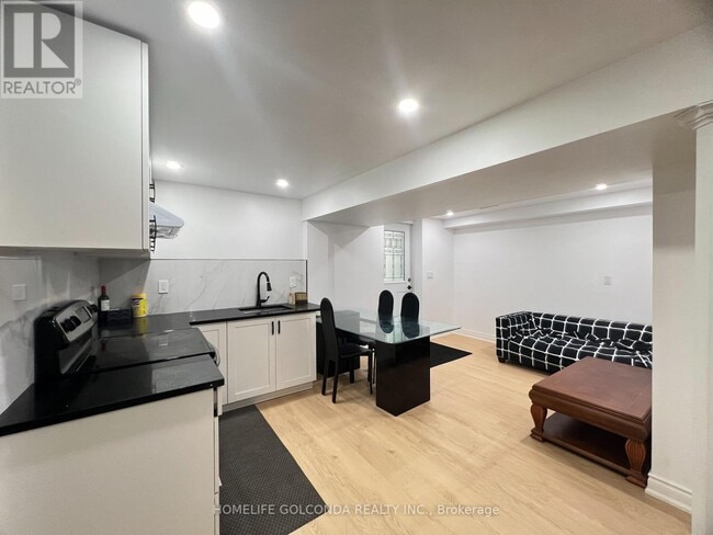 5404 Heritage Hills Blvd in Mississauga, ON - Building Photo - Building Photo