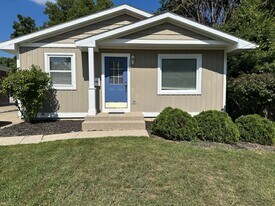 1121 Crescent St NE in Grand Rapids, MI - Building Photo