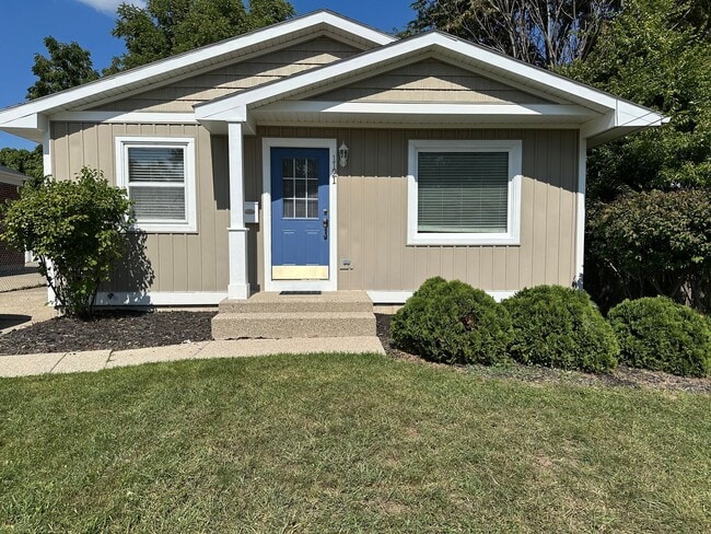 property at 1121 Crescent St NE